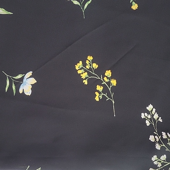 SOCIALITE BLACK FLORAL BLOUSE/  M. - Picture 10 of 11